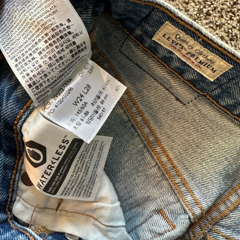 Levi’s - Picture 4 of 4